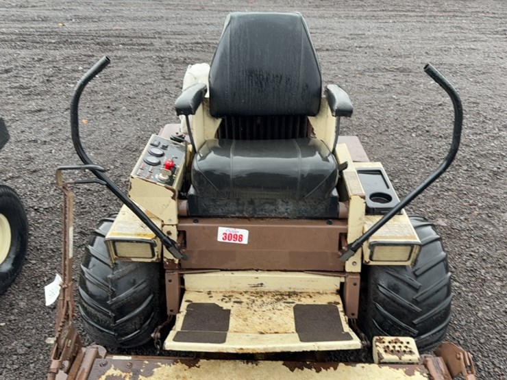 #3098-•-grasshopper-zero-turn-lawn-mower-image-5
