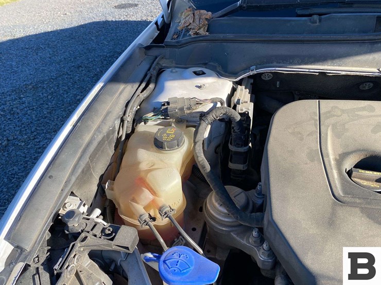 2016-ford-fusion-sedan-image-37