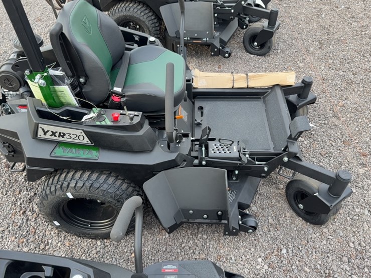 #3079-•-yakta-yxr-320-zero-turn-lawn-mower-image-7