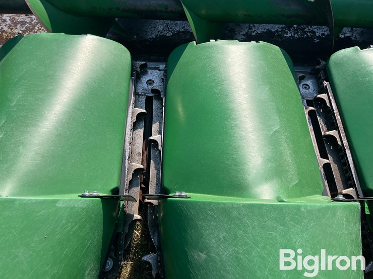 2021-john-deere-c8r-image-13