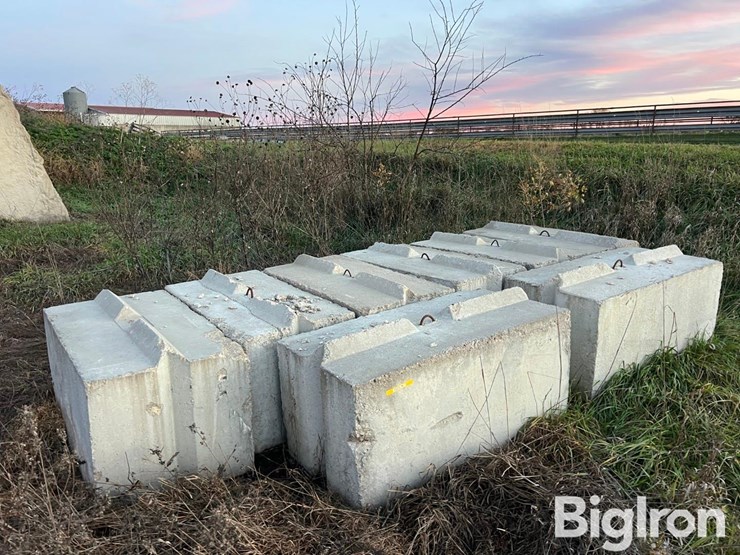 precast-retaining-wall-blocks-image-1