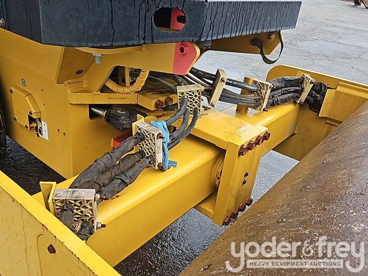 2013-caterpillar-cs44-image-21