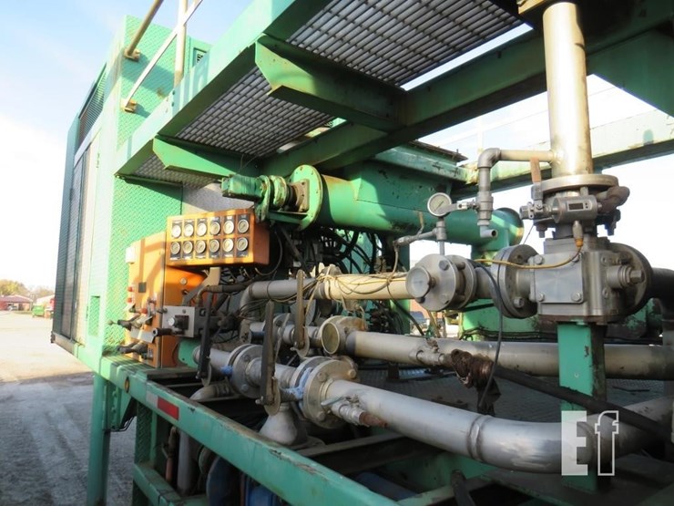 2015-caterpillar-c9-image-6