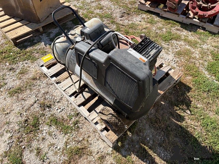 air-compressor-w/-air-tanks-image-3