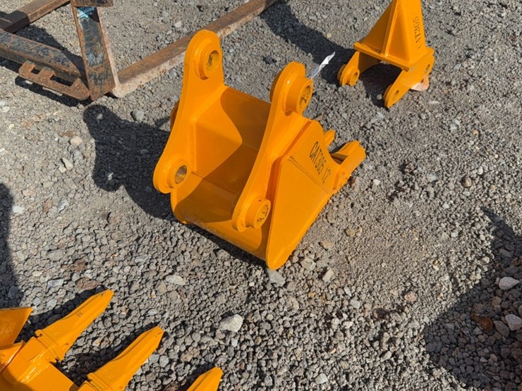 caterpillar-305-image-3