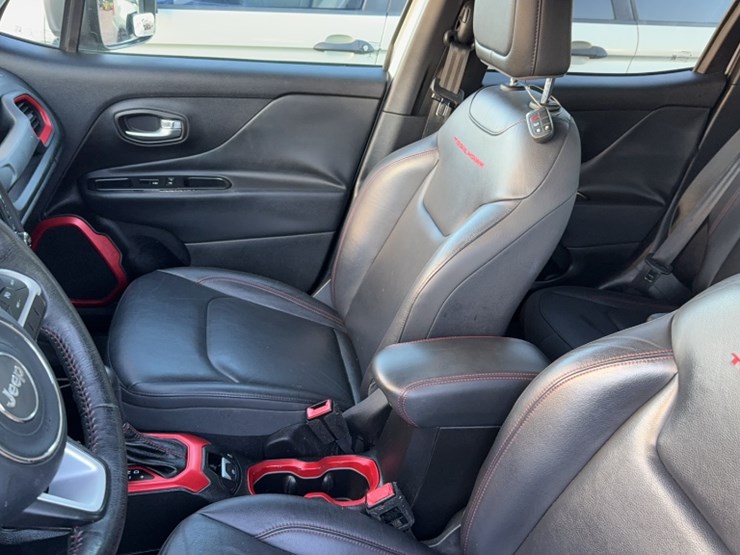 2016-jeep-renegade-image-17