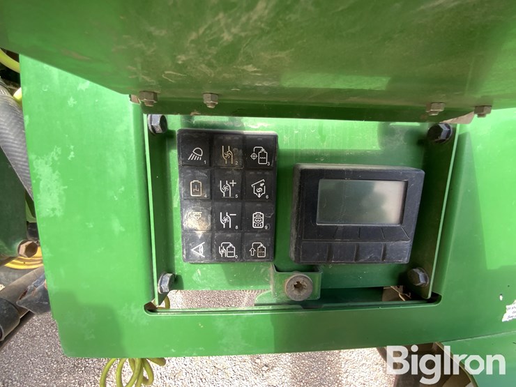 2021-john-deere-r4045-image-12