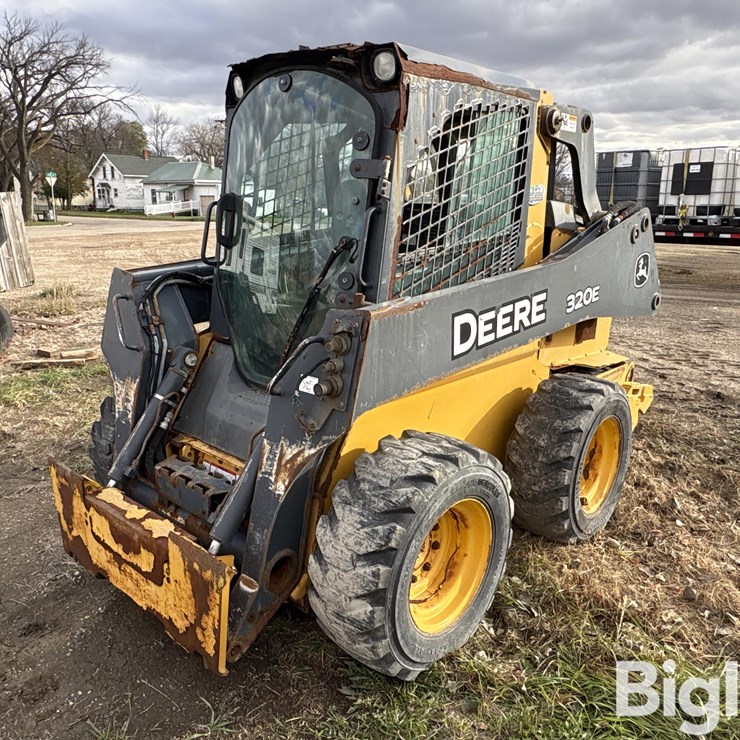 2013 DEERE 320E