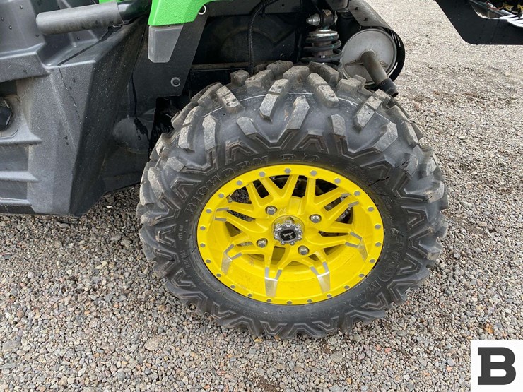 2021-john-deere-gator-image-16