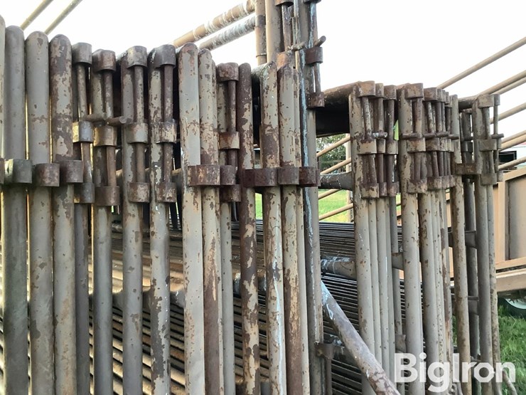 portable-panels-w/loading-gate-on-trailer-image-15