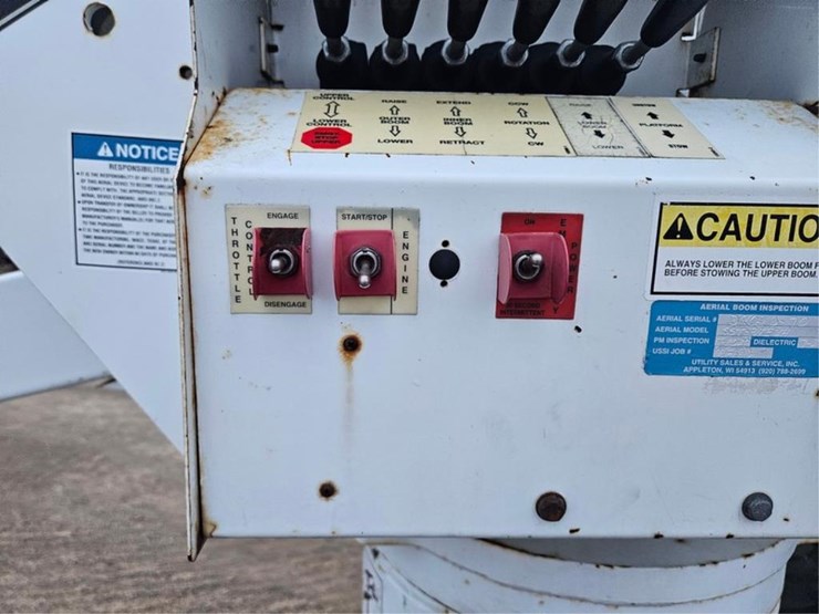 #3284-•-2003-gmc-c5500-aerial-truck-image-22