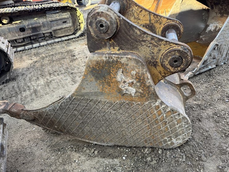 caterpillar-325-image-4