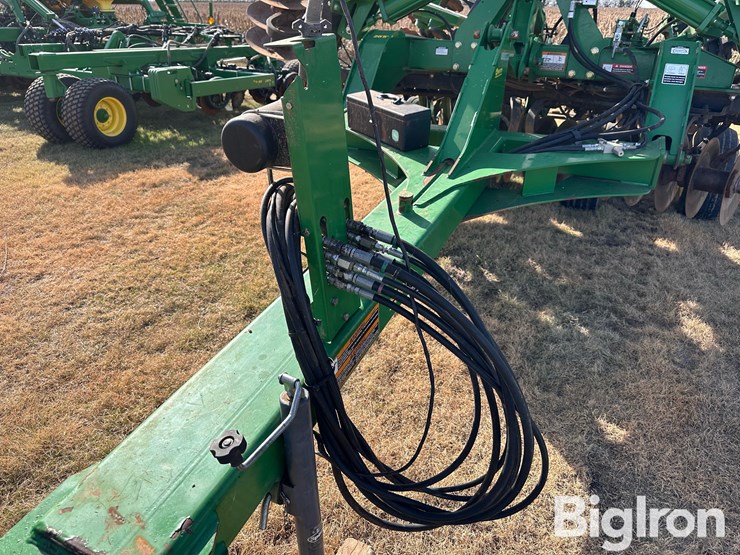 2013-john-deere-2623vt-image-10