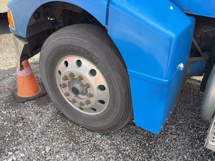 2004-caterpillar-c12-image-12