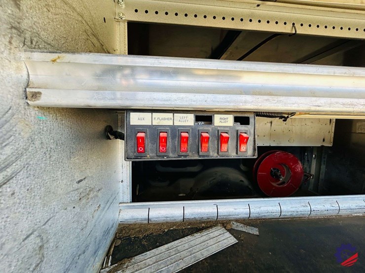 2013-ford-f150-xl-image-26