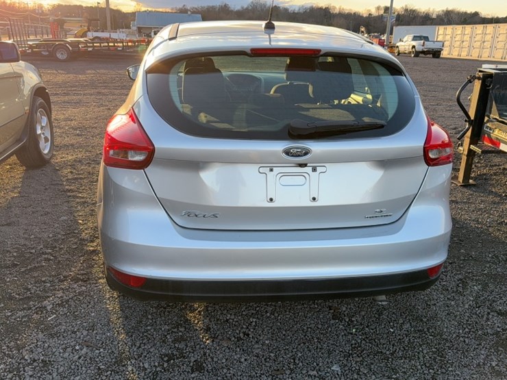 #3008-•-2015-ford-focus-car-image-8