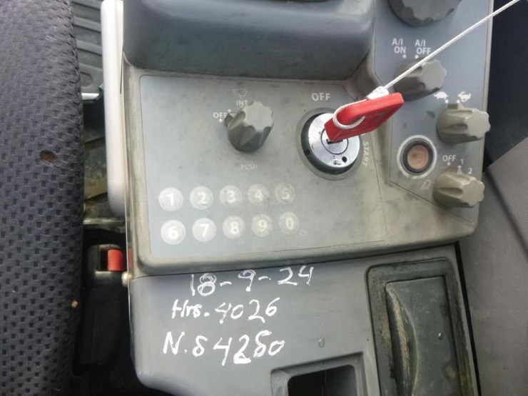 2016-deere-85g-image-15