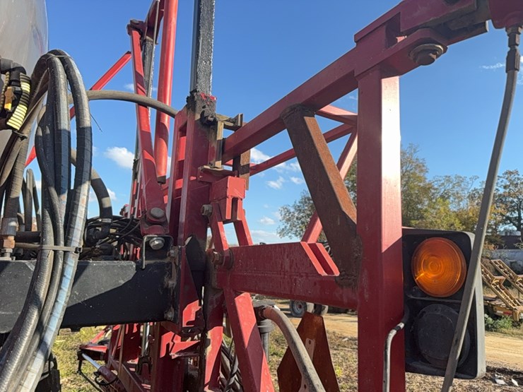 case-ih-3185-patriot-sprayer-image-70