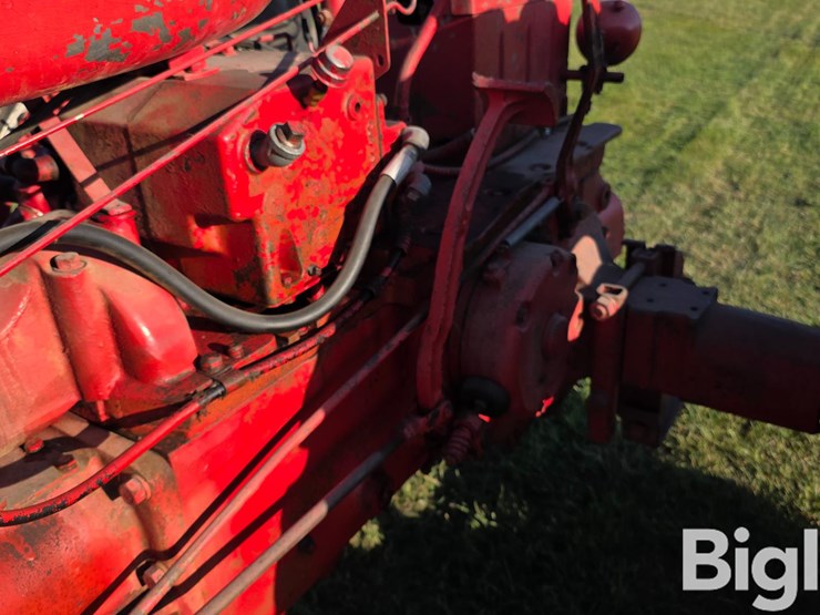 farmall-super-mta-2wd-tractor-image-16