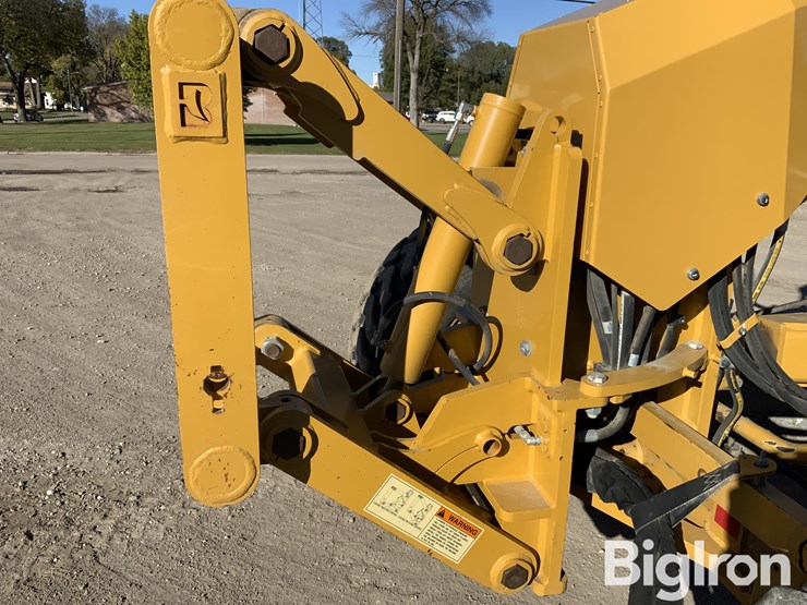 2018-caterpillar-12m3-awd-image-18