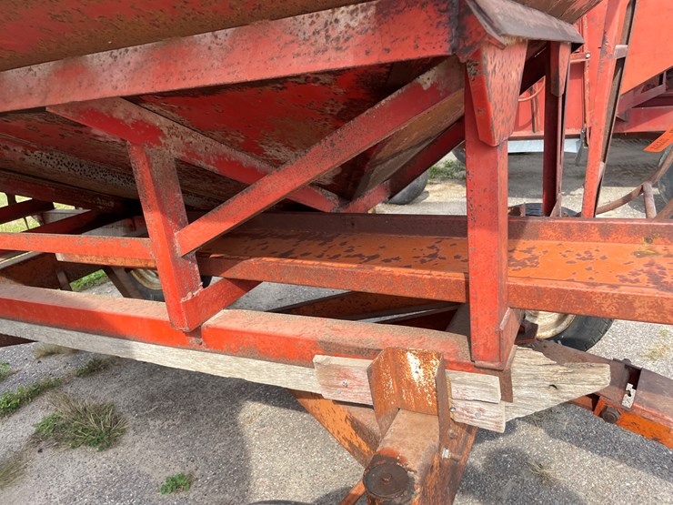 #1467-•-bushnell-gravity-cart-with-auger-image-26