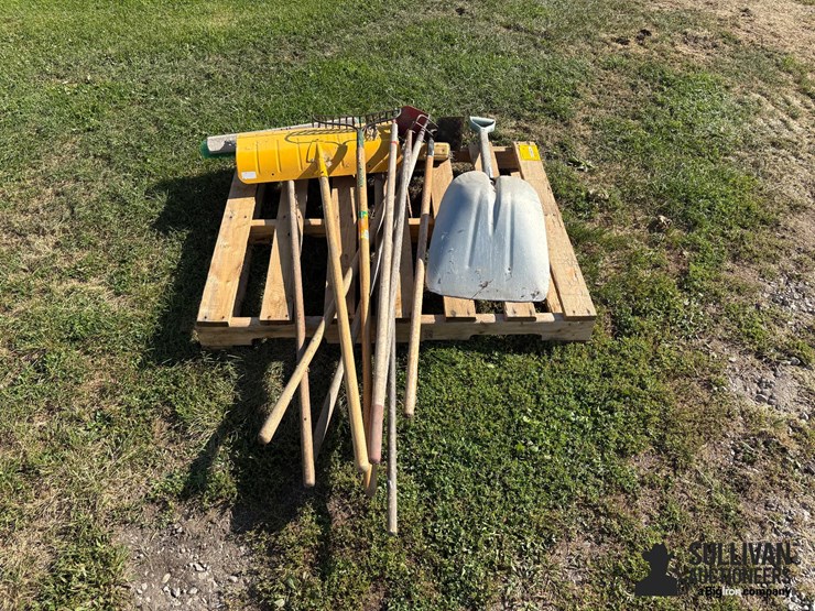 misc-pallet-of-yard-tools-image-2