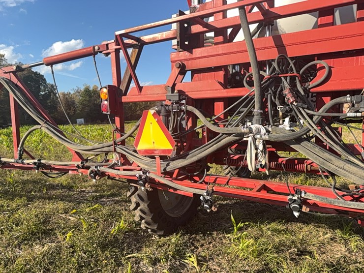 case-ih-3185-patriot-sprayer-image-35