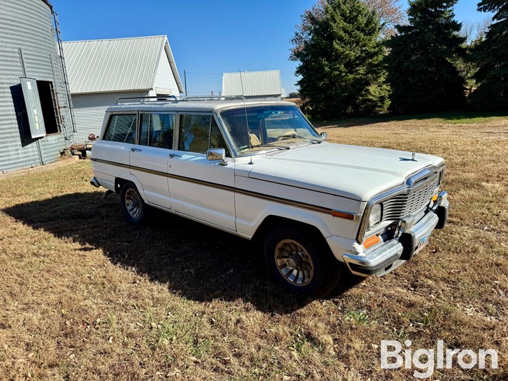 1985-jeep-grand-wagoneer-4x4-suv-image-3