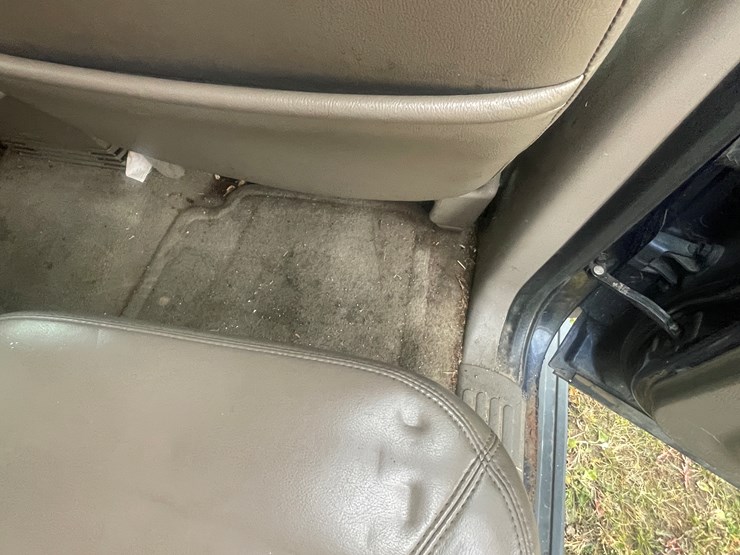 2004-ford-explorer-image-60