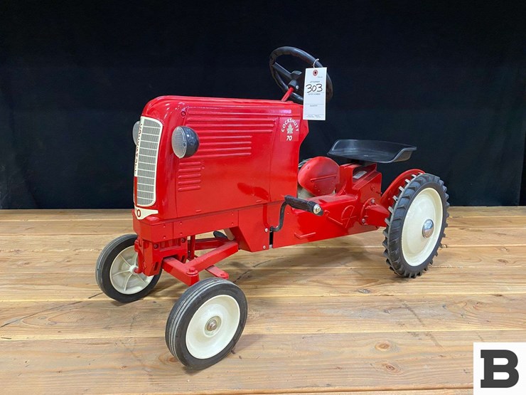 cockshutt-70-toy-pedal-tractor-image-1