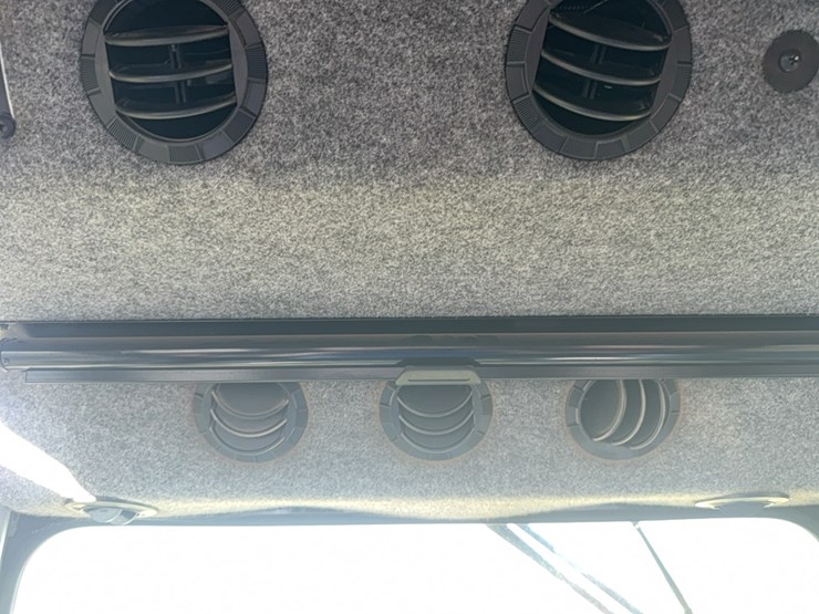 case-ih-3185-patriot-sprayer-image-114