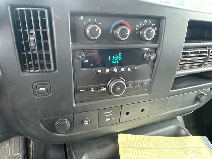 #1064-•-2012-gmc-savana-1-ton-van-(has-wi-title)-image-51