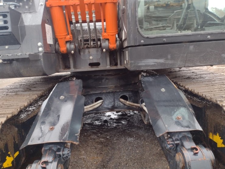 hitachi-zx135us-6-image-21