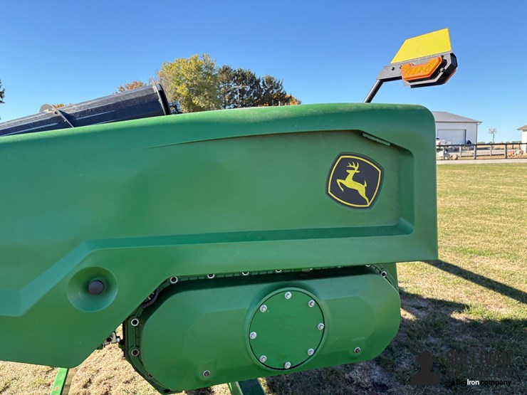 2022-john-deere-c8r-image-15