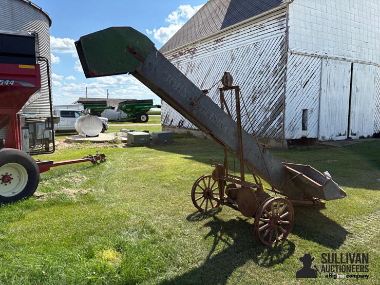 john-deere-paddle-elevator-image-7