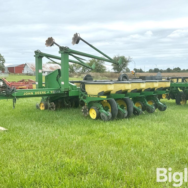 1991 JOHN DEERE 7200