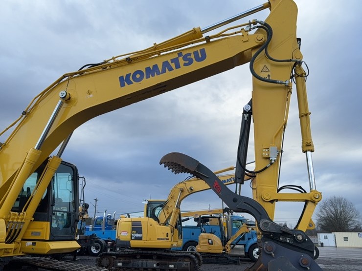 2023-komatsu-pc210-image-3