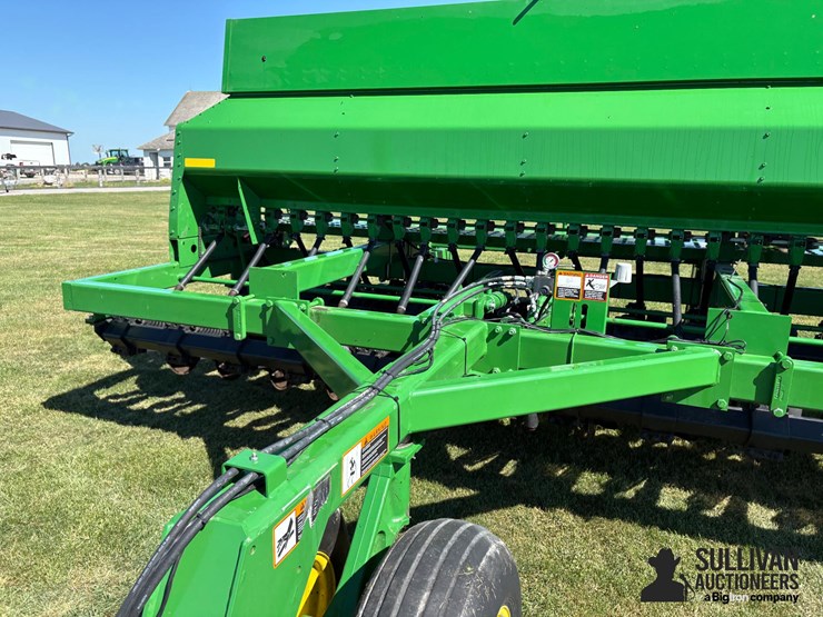 2015-john-deere-1590-image-12