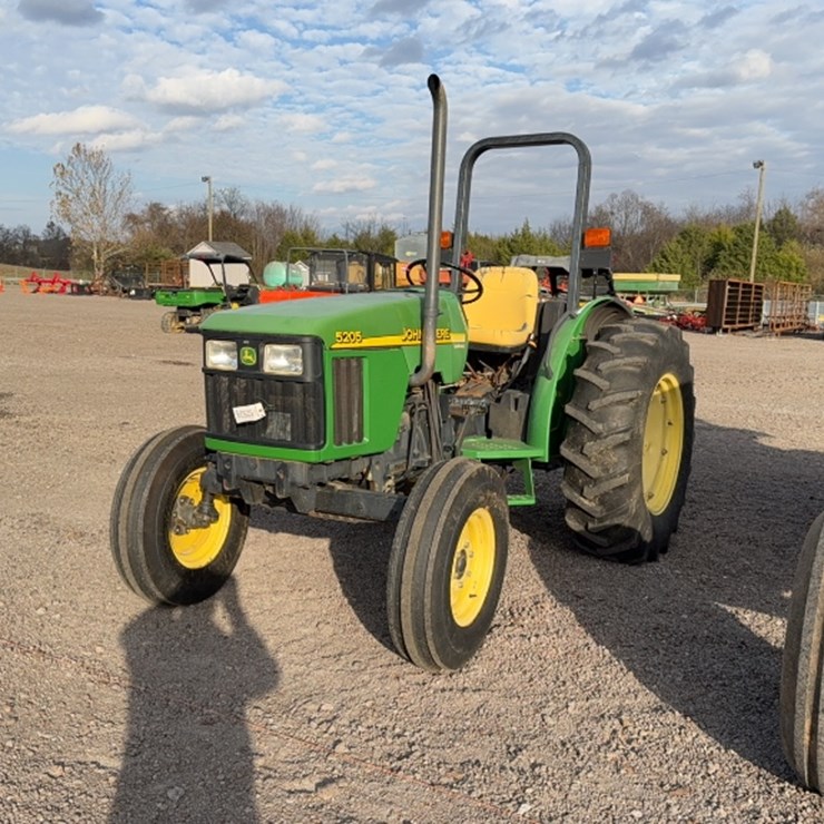JOHN DEERE 5205