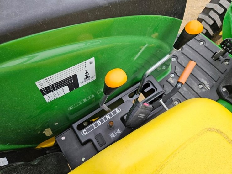 #3081-•-john-deere-4052-4x4-tractor/-400e-loader-image-23