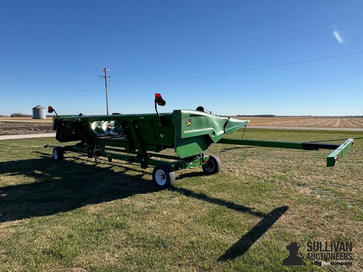 2022-john-deere-c8r-image-10