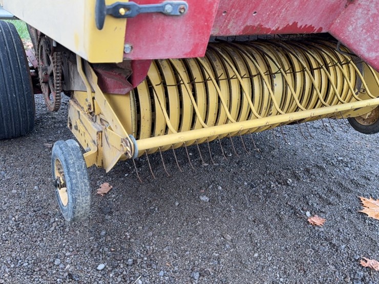 new-holland-853-image-4