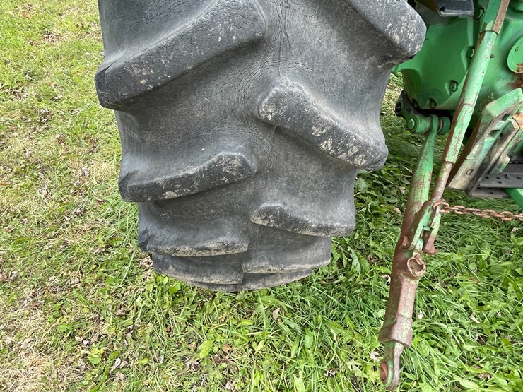 john-deere-4040-image-39