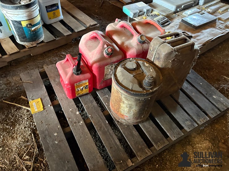 misc-pallet-of-gas-cans-image-3