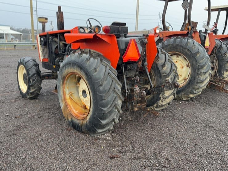 #3056-•-allis-chalmers-tractor-image-10