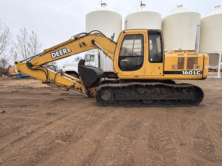 deere-160-lc-image-3