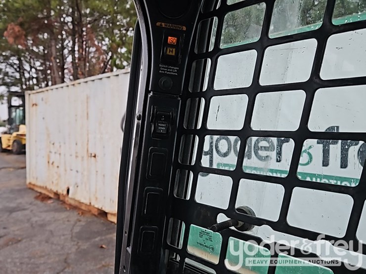 2019-bobcat-t740-image-29