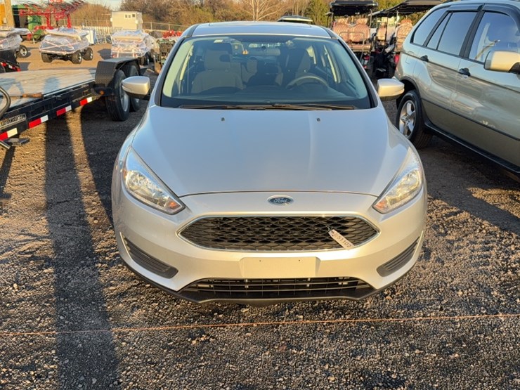 #3008-•-2015-ford-focus-car-image-2