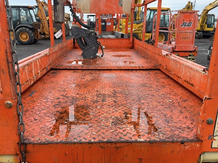 2015-jlg-3246es-image-10