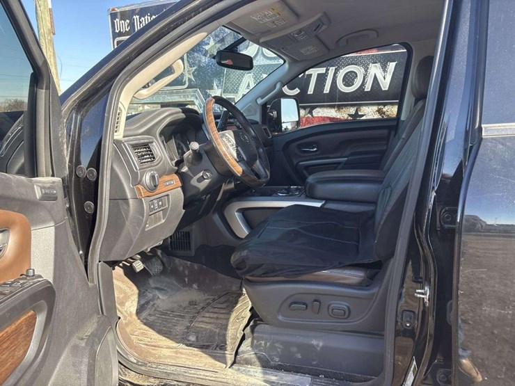 2016-nissan-titan-image-13